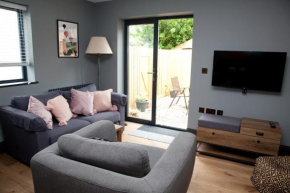 Little Elm - luxury home from home, free parking, 30-40 mins walk from Bath city centre